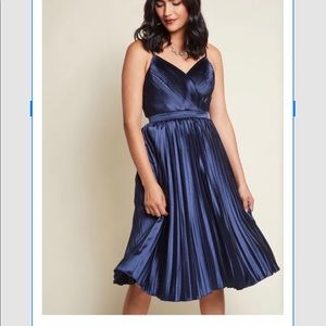 NWT ModCloth Chi Chi London Satin Pleated Midi Skirt